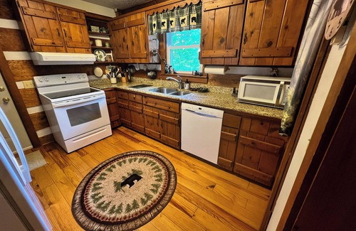 Jefferson Cabina | Plan a Late-Summer Cabin Escape @ Bear Creek Ridge