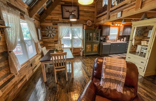 Millers Creek Cabina | Starry Skies + Fire Pit = Your Perfect Sept Escape @ Reddies River Retreat