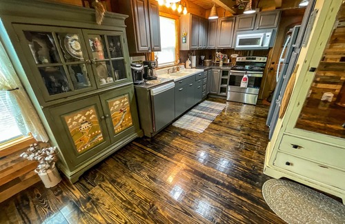 Millers Creek Cabina | Starry Skies + Fire Pit = Your Perfect Sept Escape @ Reddies River Retreat