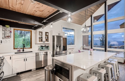 Black Hawk Casa | Starry Summit 4WD Oasis