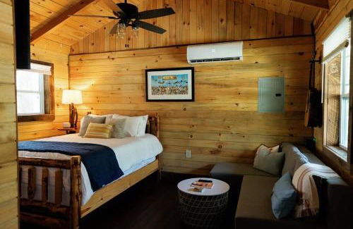 Rogers Casa | "Stars Hollow" Cozy Mini-Cabin in Muir Valley -RRG