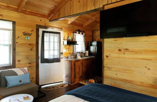 Rogers Casa | "Stars Hollow" Cozy Mini-Cabin in Muir Valley -RRG