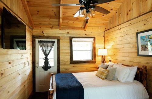 Rogers Casa | "Stars Hollow" Cozy Mini-Cabin in Muir Valley -RRG