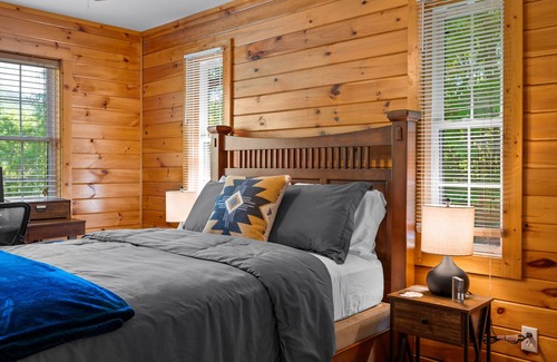 Stecoah Cabina | Stars Over Stecoah 3Bd/3Ba Cabin w/ Hot Tub & Sauna