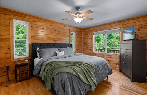 Stecoah Cabina | Stars Over Stecoah 3Bd/3Ba Cabin w/ Hot Tub & Sauna
