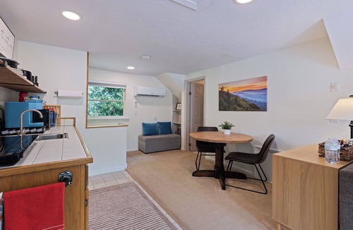 Maggie Valley Apartamento | Starswept Studio- Walk to Brewery or Breakfast, Close to GSMNP and the BRP.
