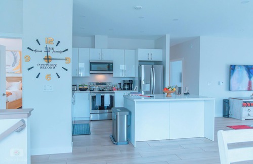 Elmsdale Casa | Starz at Night - luxurious suite near halifax airport