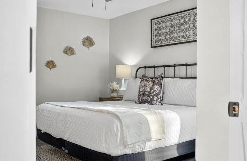 Largo Casa | State Park Hideaway with Heated Pool & Fire Pit