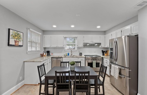 Potomac West Casa | Stately 5BR Historic Retreat - CozySuites