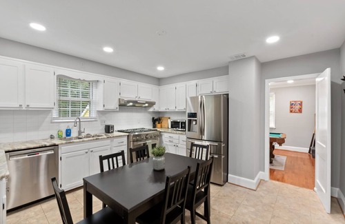 Potomac West Casa | Stately 5BR Historic Retreat - CozySuites