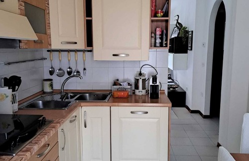 Mercatale Apartamento | STATELY APARTMENT, VACATION HOME TRAVEL PAINTINGS, BOLOGNA,