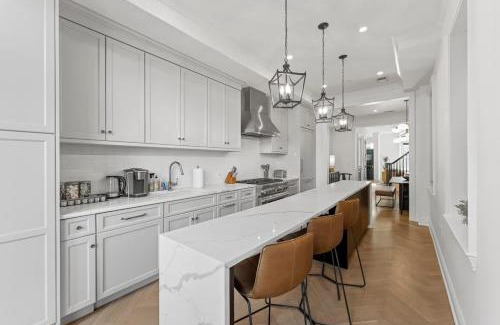Bloomingdale Casa | Stately DC Rowhome Spacious 7BR & 4BA #DCottage