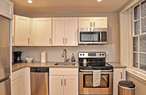 Beacon Hill Apartamento | Stately on Cedar - Luxe 2-bedroom Beacon Hill apartment with AC, WiFi near MGH