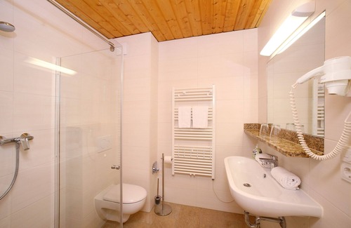 Hochkrimml Apartamento | Staudi's ski hut Top7 in hut style directly on the piste Wood-burning stove