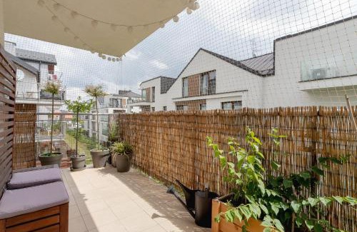 Pradnik Bialy Apartamento | Stawowa Apartment with Balcony & Parking Cracow by Noclegi Renters