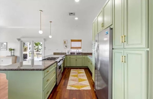 Indian Beach Casa | Stay 2 get 3rd nt free THIS WEEKEND! Msg Host-Heated Pool, Game Room, Sleeps 20
