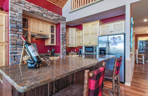 Walker Casa | Stay 3 for 2! Spacious Leech Lake Home on 2 Acres, Boat Lift, Swim