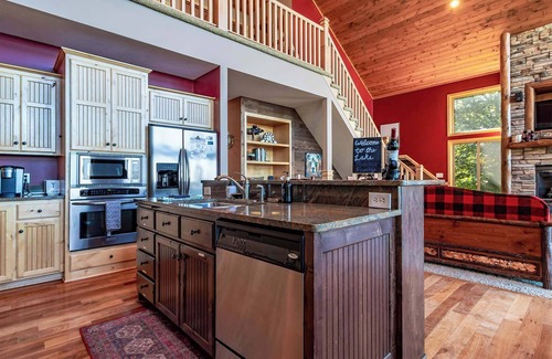 Walker Casa | Stay 3 for 2! Spacious Leech Lake Home on 2 Acres, Boat Lift, Swim