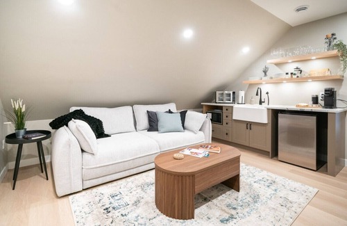 Spencerville Apartamento | Stay Above The Village Pantry- Suite 1