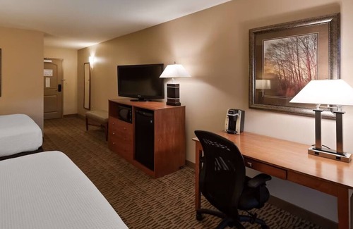 South Loop Casa | Stay Across from The Mall of America: Water Park, Indoor Pool and Free Breakfast