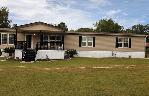 Valley Grande Casa | Stay at a 4-bedroom Unique Historic Landmark just outside of the city of Selma.