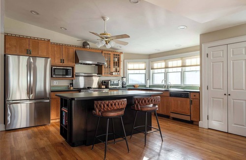 Beverly Casa | Stay at Beverly Shops