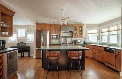 Beverly Casa | Stay at Beverly Shops