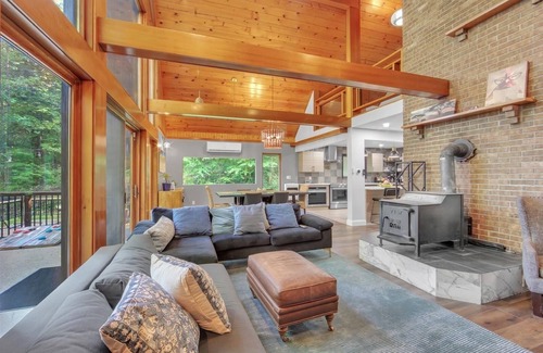 Sparta Township Cabina | Stay at Chalet 11, 22