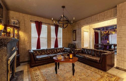 Lakeside Estates Casa | Stay at Hogwarts Harry Potter's Home, Free Parking, Pets Allowed