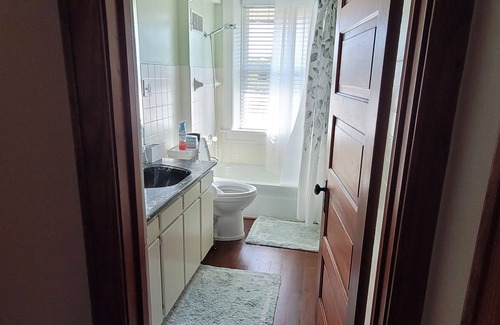Pilot Grove Otro | Stay at our recently renovated, beautiful, rural Iowa Farmhouse