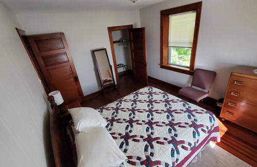Pilot Grove Otro | Stay at our recently renovated, beautiful, rural Iowa Farmhouse