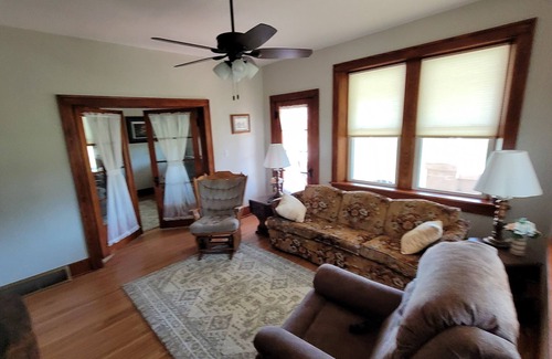 Pilot Grove Otro | Stay at our recently renovated, beautiful, rural Iowa Farmhouse