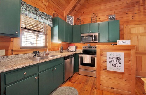 Pine Mountain Valley Cabina | The Bear Cabin- Center
