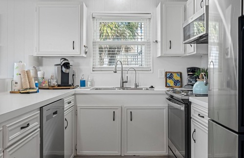 Galveston Casa | Stay at The Blue Pearl | Chill Coastal Vibes