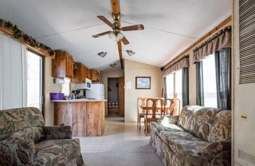 Neillsville Apartamento | Stay at this quaint home perfect for the traveling outdoors enthusiasts not far from Lake Arbutus.