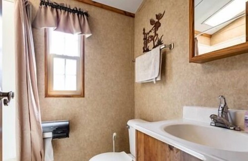 Neillsville Apartamento | Stay at this quaint home perfect for the traveling outdoors enthusiasts not far from Lake Arbutus.