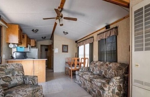 Neillsville Apartamento | Stay at this quaint home perfect for the traveling outdoors enthusiasts not far from Lake Arbutus.