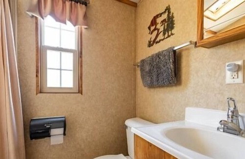 Neillsville Apartamento | Stay at this quaint home perfect for the traveling outdoors enthusiasts not far from Lake Arbutus.