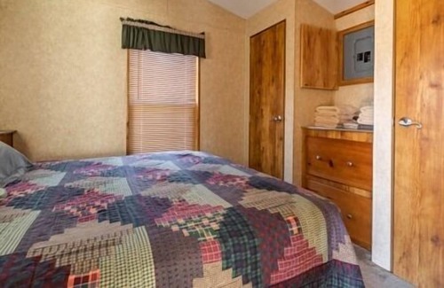 Merrillan Apartamento | Stay at this quaint home perfect for the traveling outdoors enthusiasts not far from Lake Arbutus.