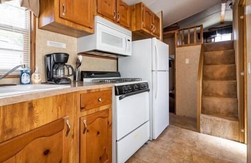Neillsville Apartamento | Stay at this quant home perfect for the traveling outdoors enthusiasts not far from Lake Arbutus.