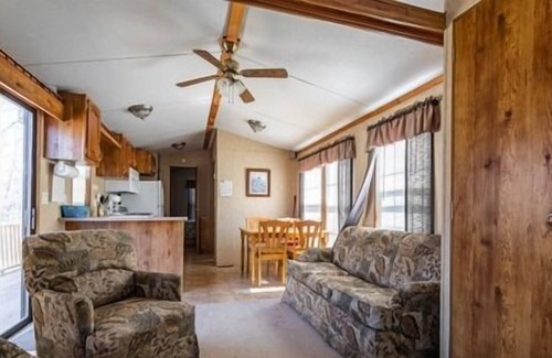 Neillsville Apartamento | Stay at this quant home perfect for the traveling outdoors enthusiasts not far from Lake Arbutus.