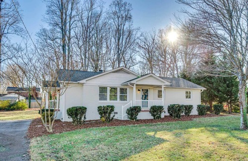 Greensboro Casa | Stay Awhile Charming Greensboro House Close to Must-See Places