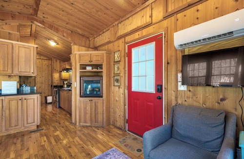 Monteagle Cabina | Stay Awhile @ Trailhead Cabins