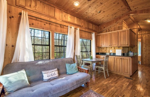 Monteagle Cabina | Stay Awhile @ Trailhead Cabins