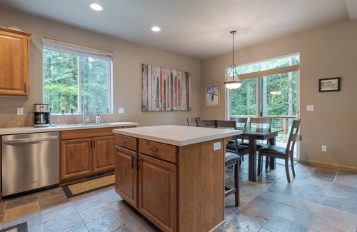 Zigzag Chalet De Esquí | Stay before 9/22 get the 3RD night FREE!!Hot tub,EVcharger, Creek,
