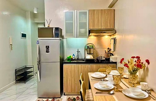 Paranaque Complejo | Stay Beside Mall of Asia Walk & Explore