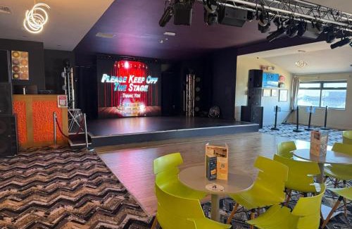 Dymchurch Casa | Stay By The Sea Beach Swimming Pool Arcade