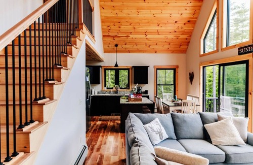 Bryant Pond Chalet De Esquí | Stay cool with AC! Summer special 20% off. Get a fifth night free!