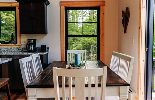 Bryant Pond Chalet De Esquí | Stay cool with AC! Summer special 20% off. Get a fifth night free!