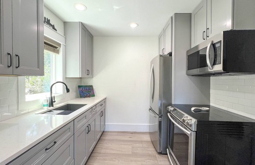 Northeast Pensacola Apartamento | Stay Cozy - near University of Florida
